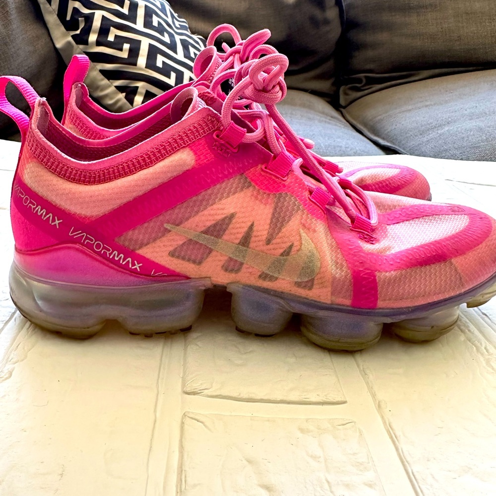 Women’s Nike shoes size 7 pink Nike running shoes